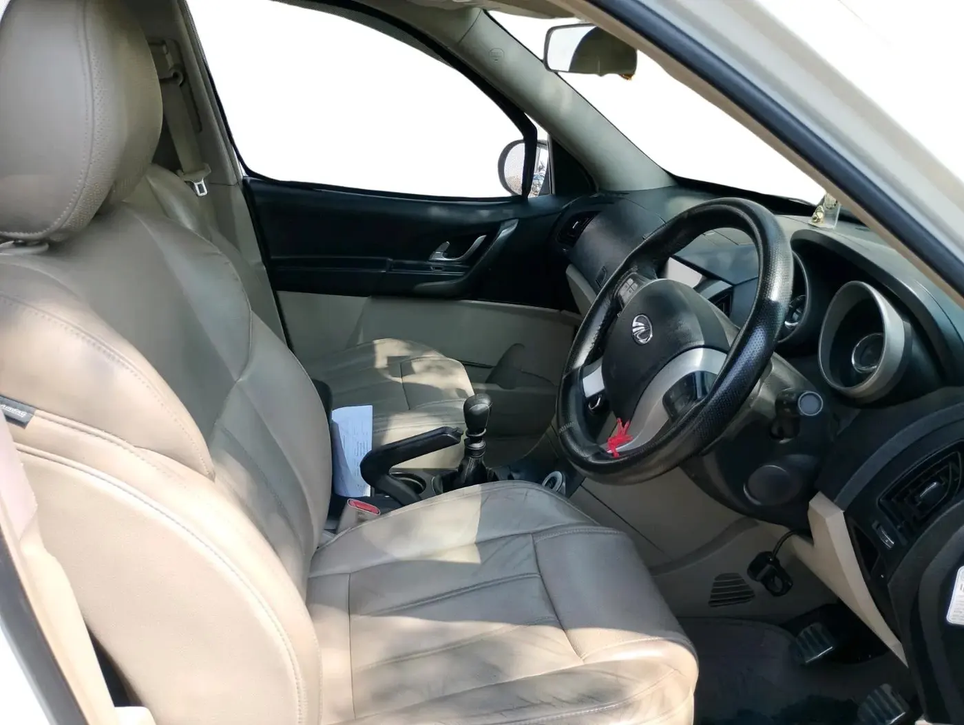 2017 Mahindra XUV500 W10, Diesel, Manual, 1,28,986 km, interior