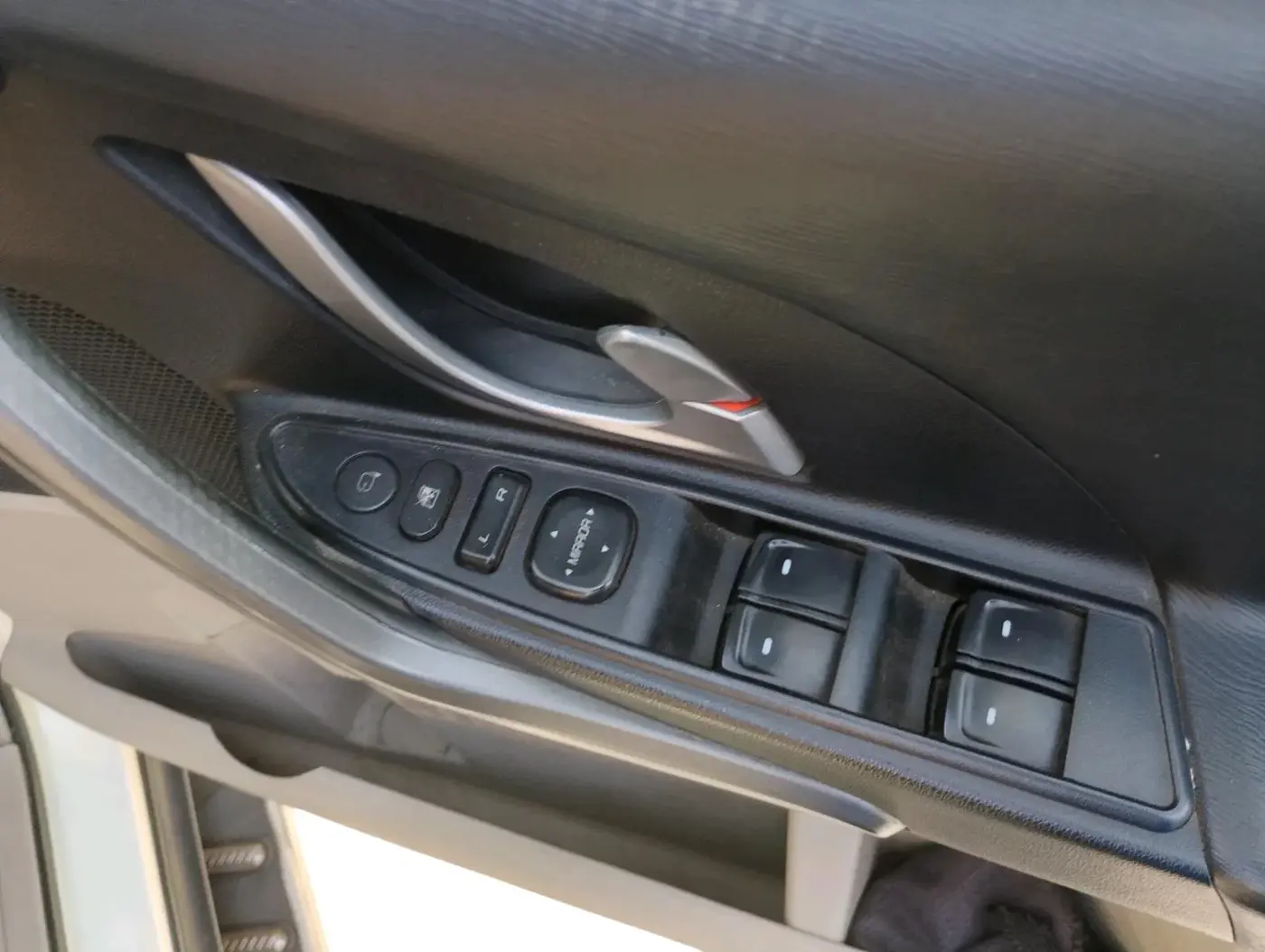 2017 Mahindra XUV500 W10, Diesel, Manual, 1,28,986 km, interior