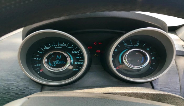 2017 Mahindra XUV500 W10, Diesel, Manual, 1,28,986 km, interior