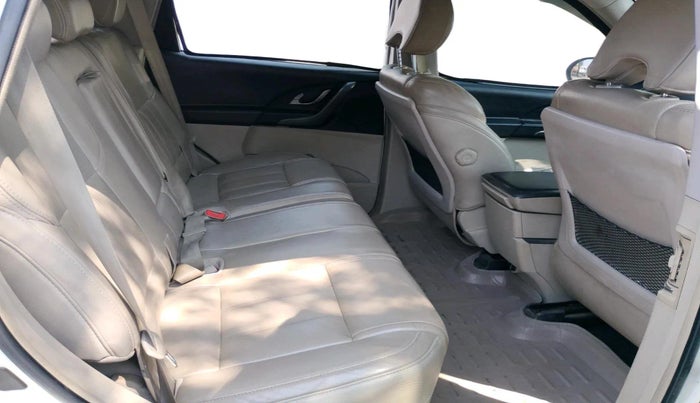 2017 Mahindra XUV500 W10, Diesel, Manual, 1,28,986 km, interior