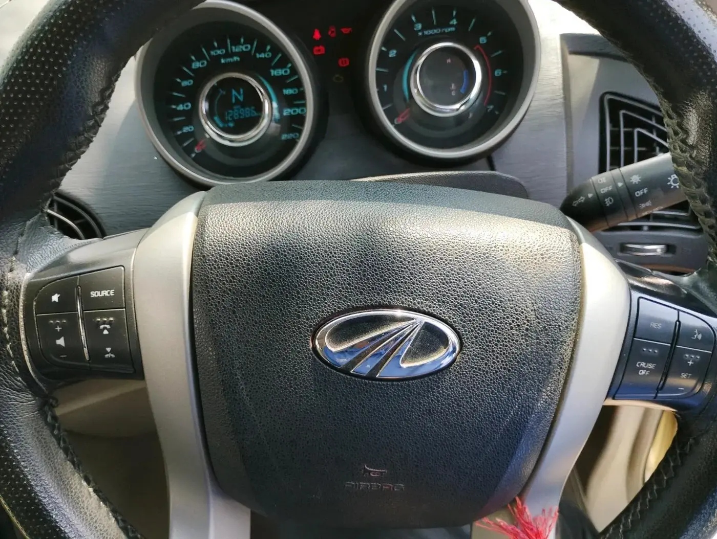 2017 Mahindra XUV500 W10, Diesel, Manual, 1,28,986 km, interior