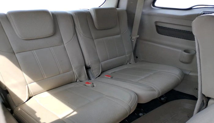 2017 Mahindra XUV500 W10, Diesel, Manual, 1,28,986 km, interior