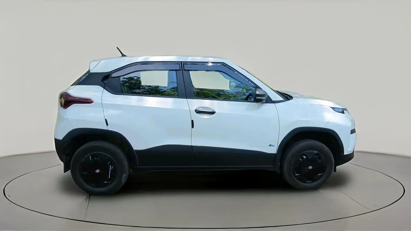 2025 Tata PUNCH EV SMART PLUS 3.3, Electric, Automatic, 32,807 km, exterior