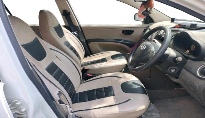 2013 Hyundai i10 ERA 1.1, CNG, Manual, 1,50,205 km, interior