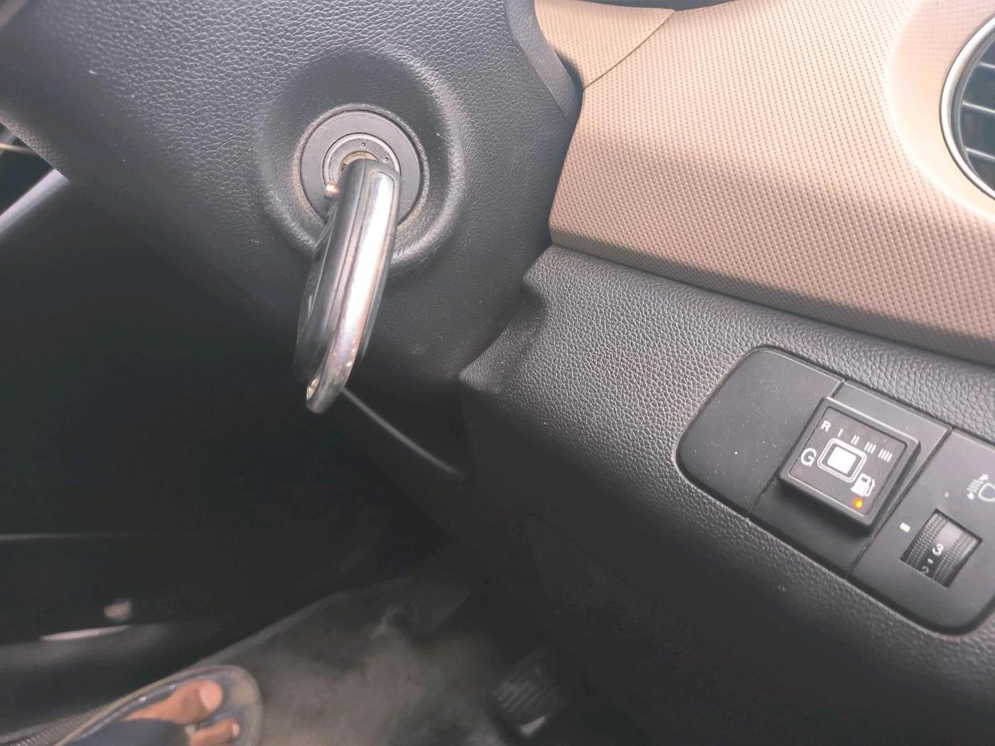 2015 Hyundai Xcent S (O) 1.2, CNG, Manual, 2,67,819 km, interior