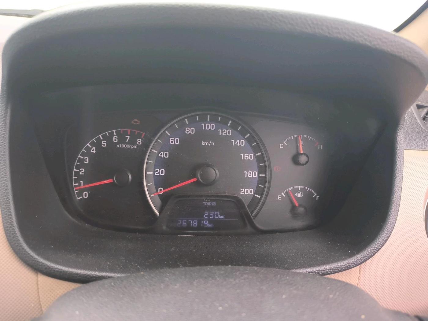 2015 Hyundai Xcent S (O) 1.2, CNG, Manual, 2,67,819 km, interior