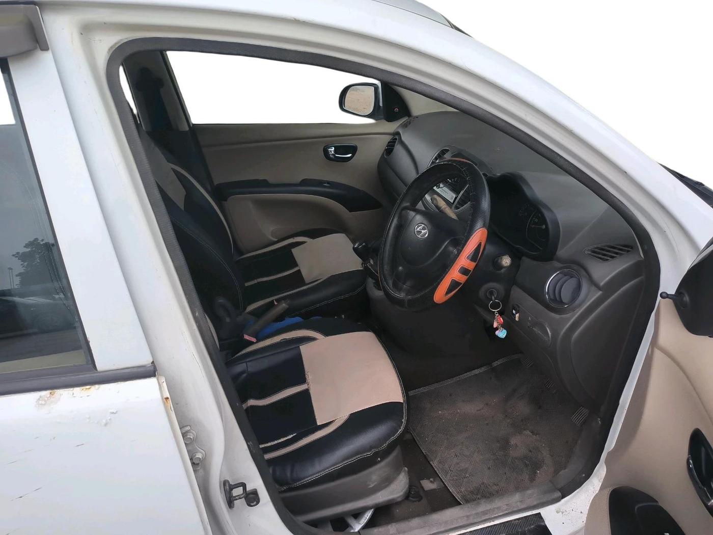 2011 Hyundai i10 MAGNA 1.1, CNG, Manual, 1,83,361 km, interior