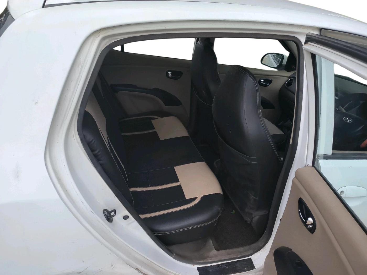 2011 Hyundai i10 MAGNA 1.1, CNG, Manual, 1,83,361 km, interior
