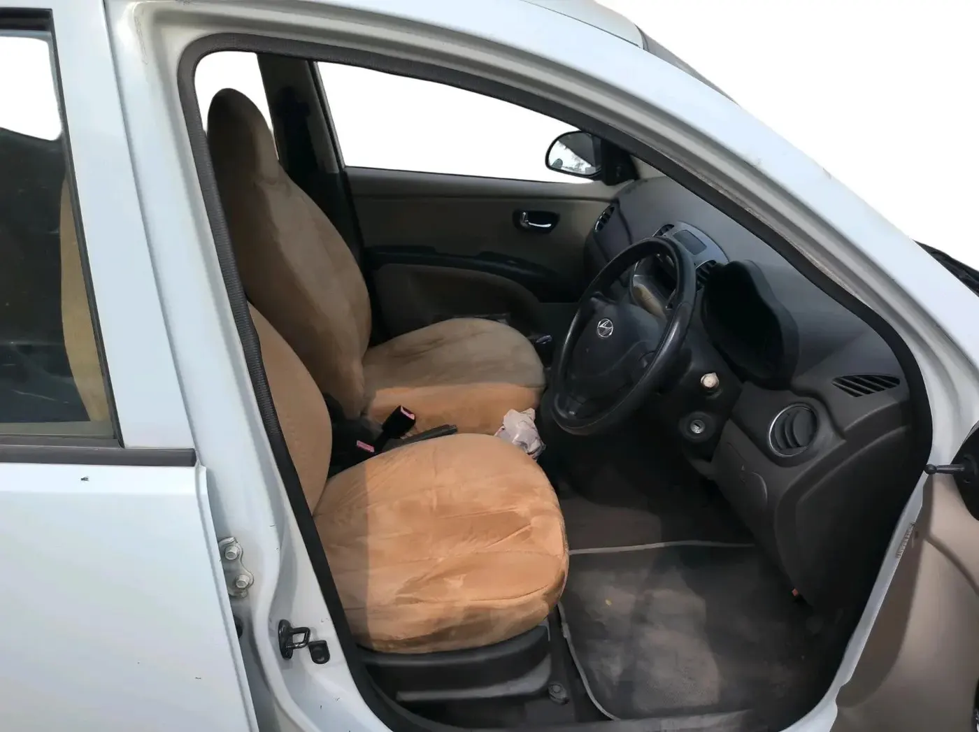 2011 Hyundai i10 MAGNA 1.1, CNG, Manual, 1,46,946 km, interior