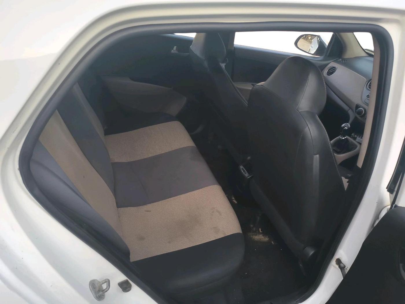 2015 Hyundai Grand i10 SPORTZ 1.1 CRDI, Diesel, Manual, 87,683 km, interior