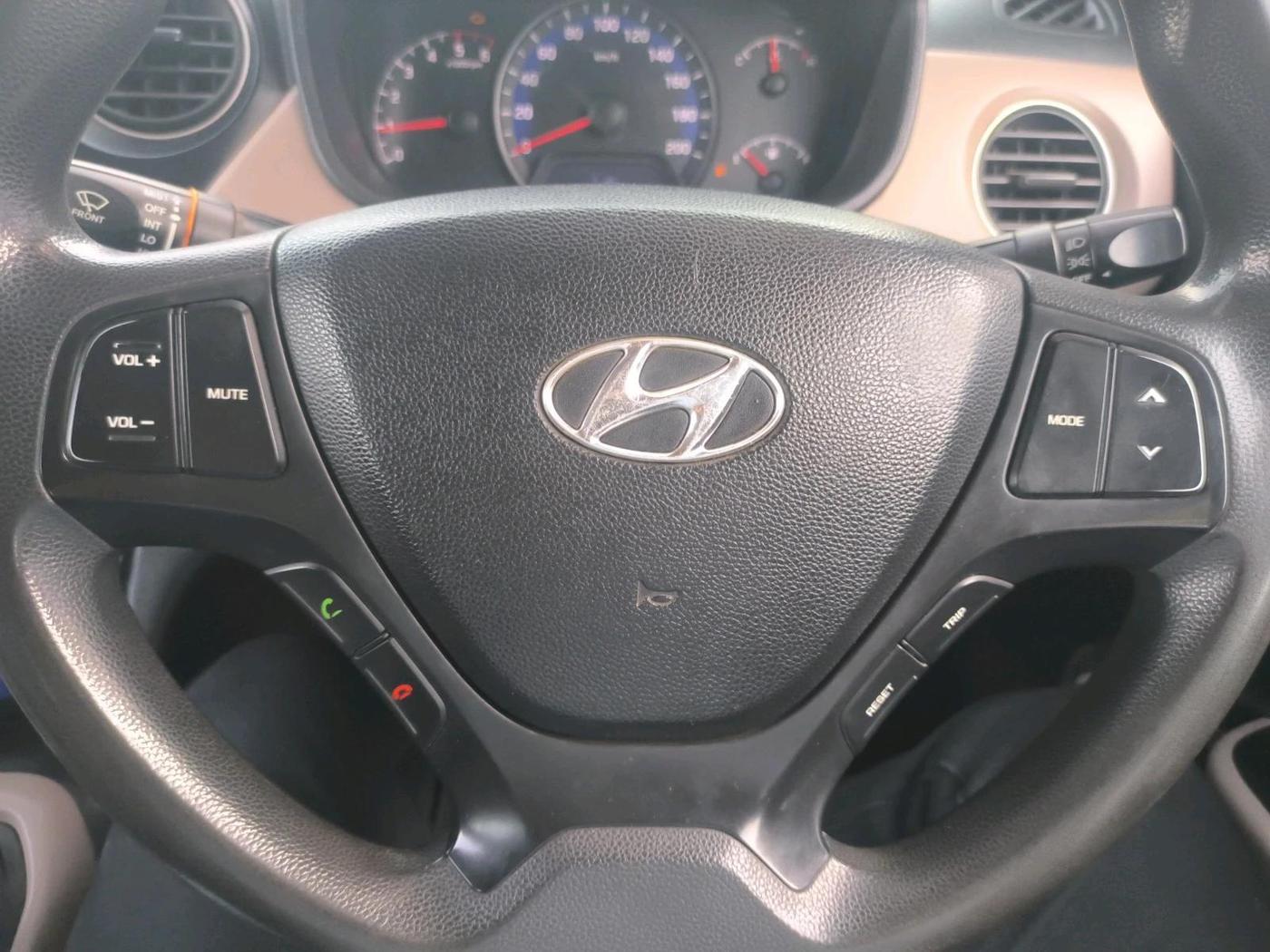 2015 Hyundai Grand i10 SPORTZ 1.1 CRDI, Diesel, Manual, 87,683 km, interior