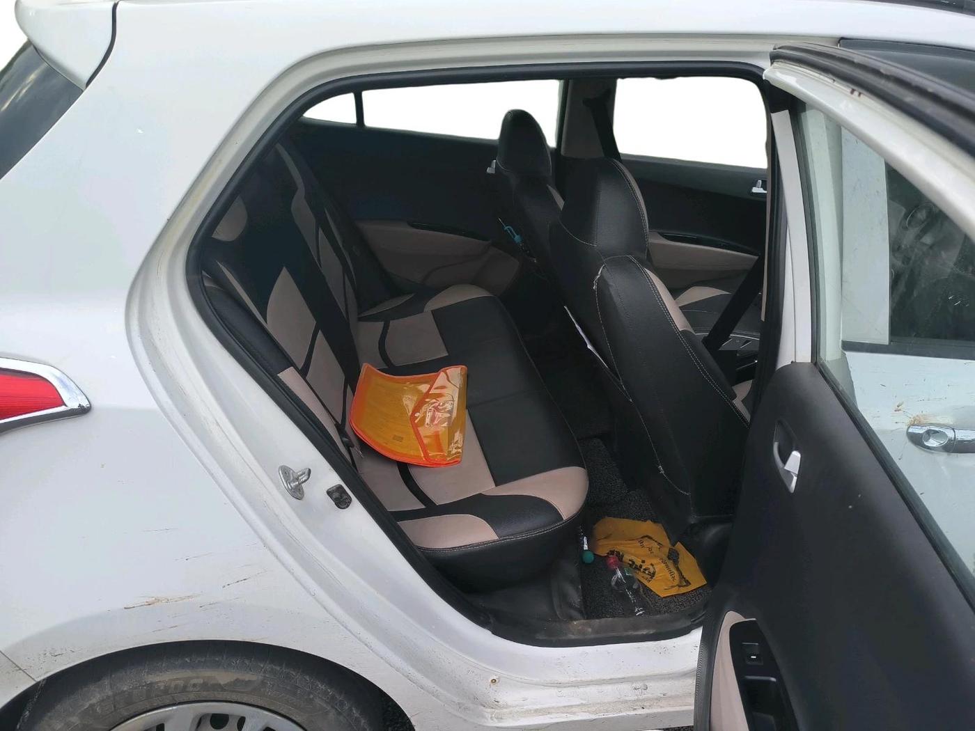 2018 Hyundai Grand i10 SPORTZ 1.2 KAPPA VTVT, CNG, Manual, 1,44,848 km, interior