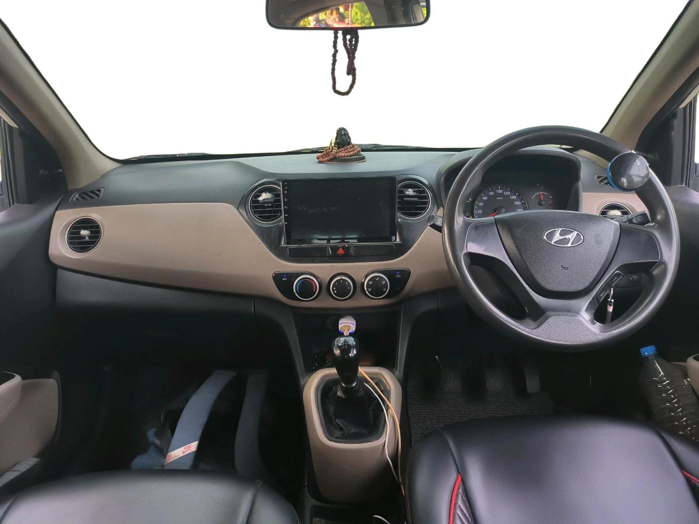 2015 Hyundai Xcent BASE 1.1, Diesel, Manual, 1,61,431 km, interior