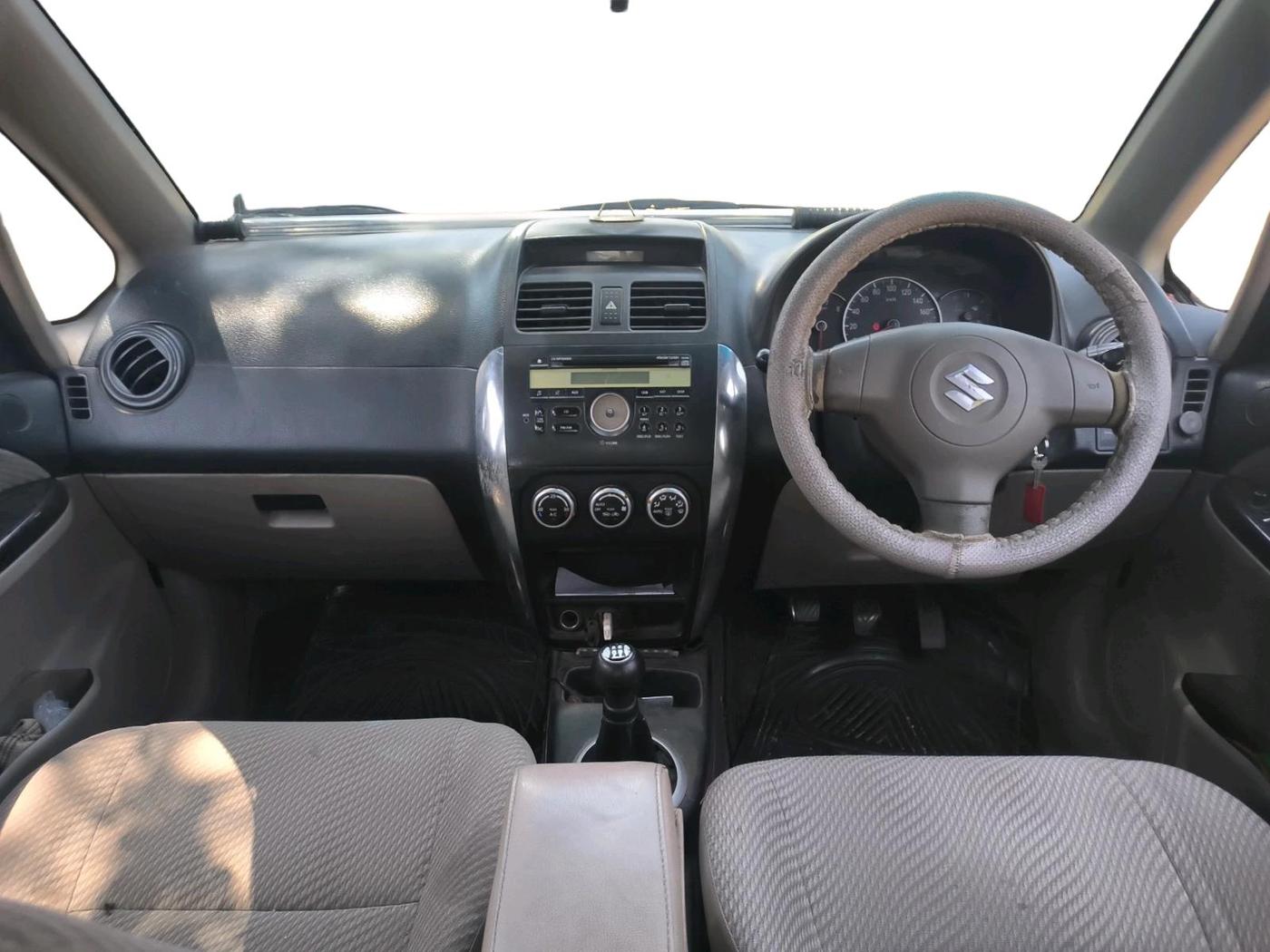 2013 Maruti SX4 ZXI, CNG, Manual, 1,27,811 km, interior