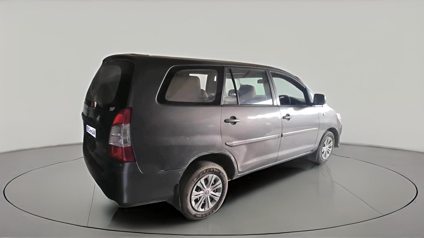 2014 Toyota Innova 2.5 G 8 STR, Diesel, Manual, 2,80,891 km, exterior