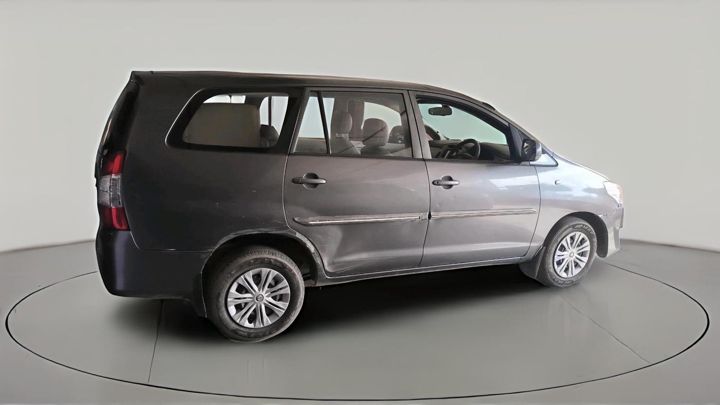 2014 Toyota Innova 2.5 G 8 STR, Diesel, Manual, 2,80,891 km, exterior
