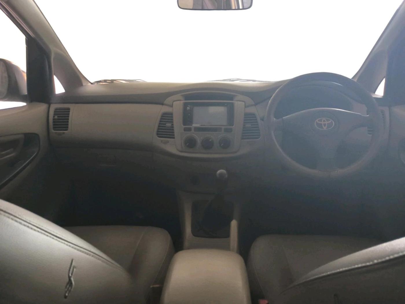 2014 Toyota Innova 2.5 G 8 STR, Diesel, Manual, 2,80,891 km, interior