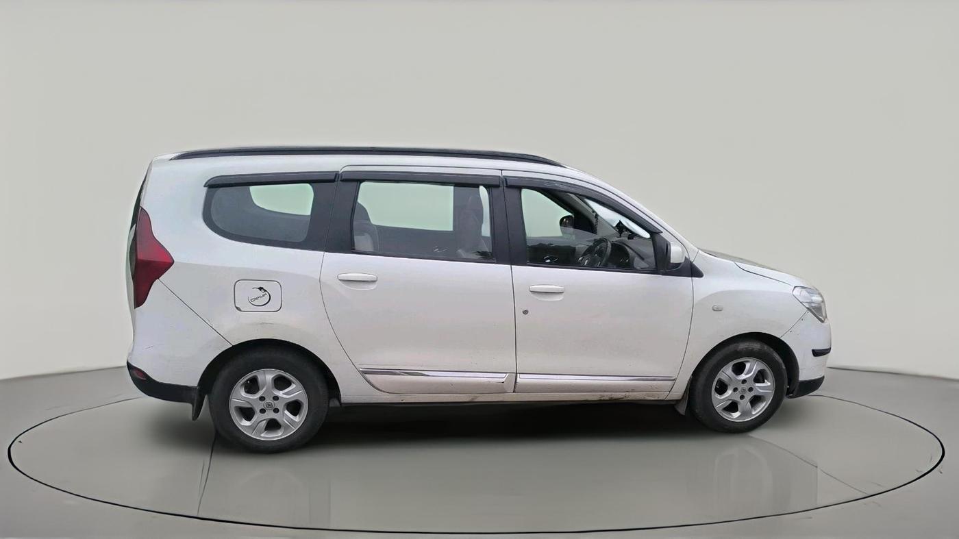 2015 Renault Lodgy 110 PS RXZ 8 STR, Diesel, Manual, 1,29,561 km, exterior