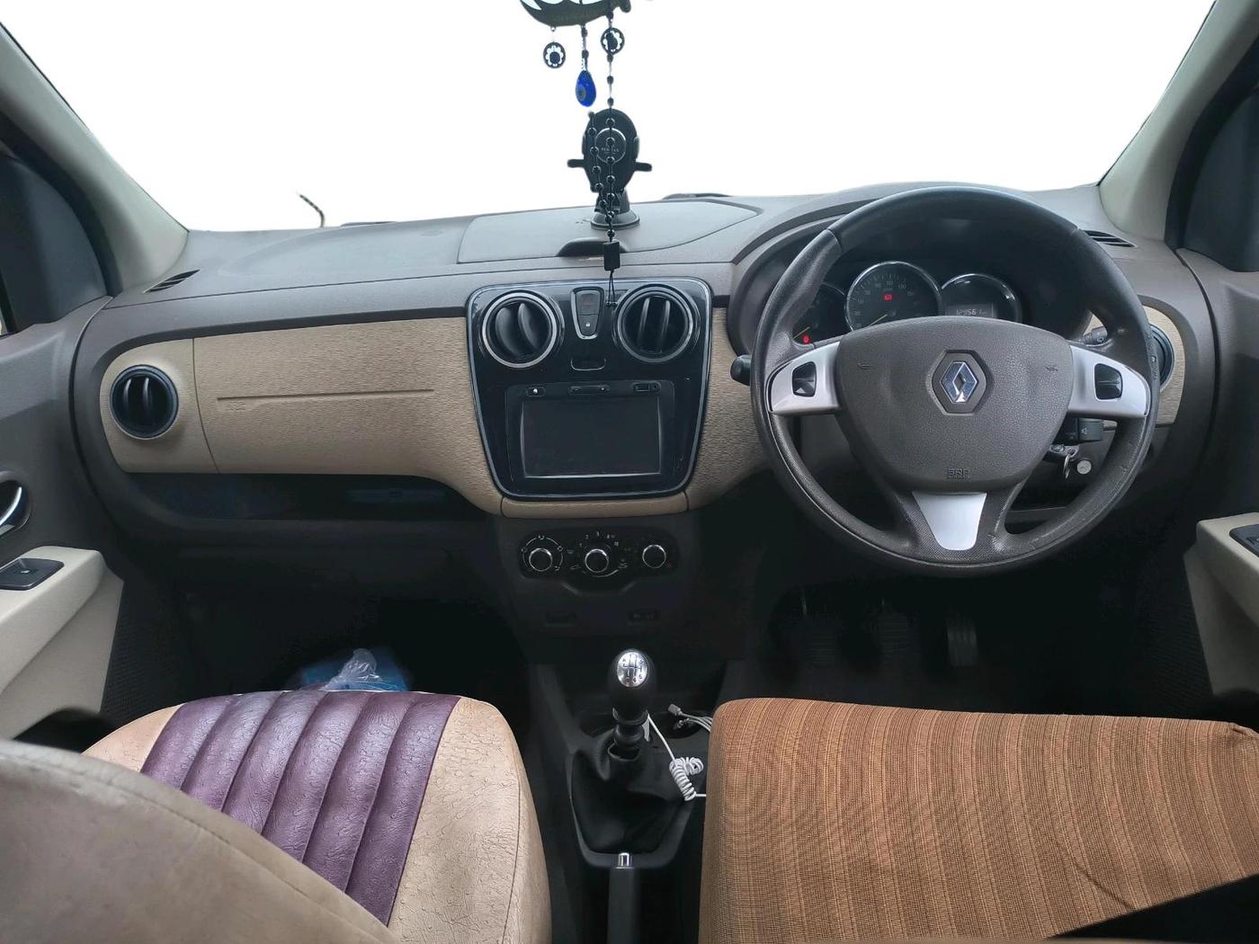 2015 Renault Lodgy 110 PS RXZ 8 STR, Diesel, Manual, 1,29,561 km, interior