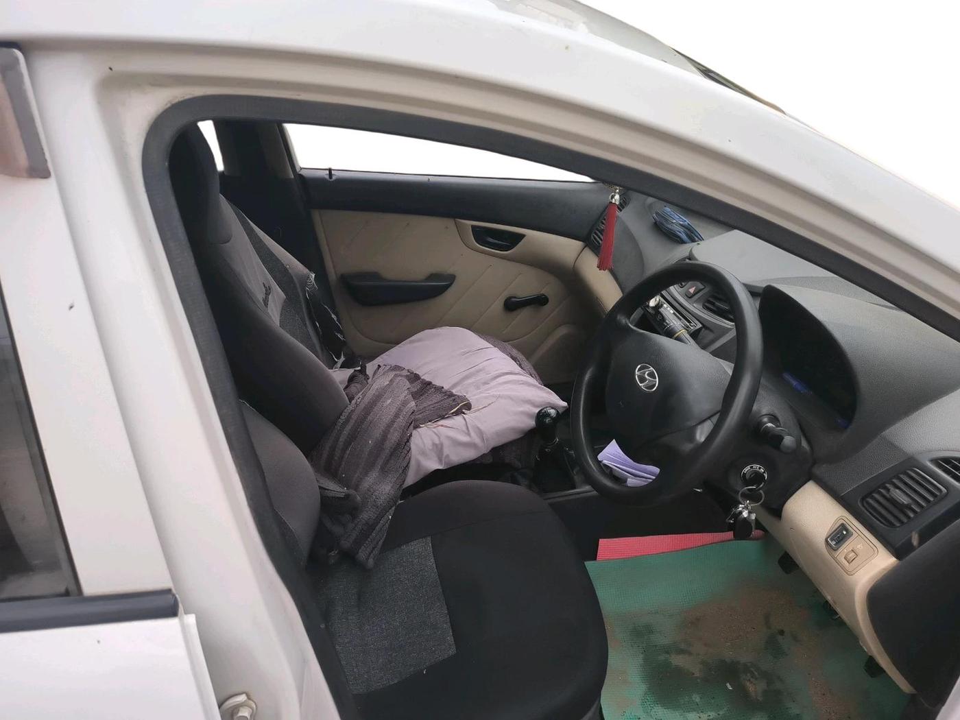 2012 Hyundai Eon D-LITE, CNG, Manual, 2,27,082 km, interior