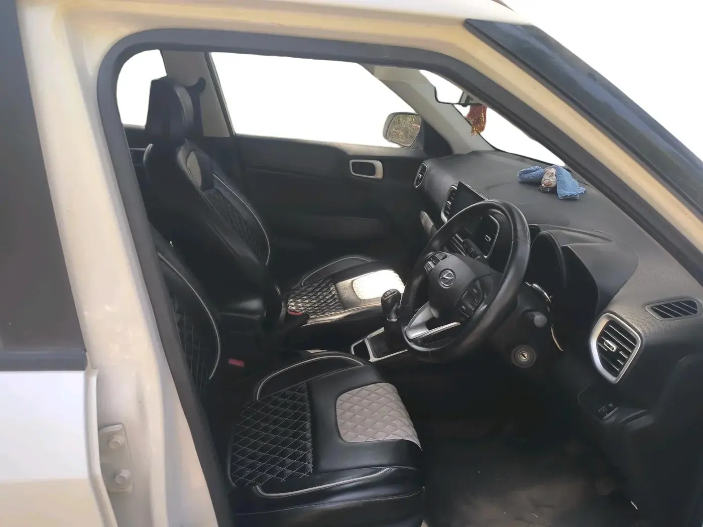 2019 Hyundai VENUE SX 1.0 TURBO, Petrol, Manual, 1,03,439 km, interior