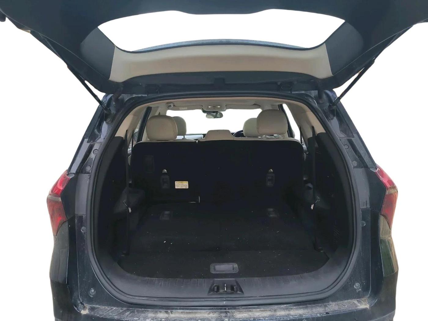 2021 Mahindra XUV700 AX 7 P MT 7 STR, Petrol, Manual, 63,207 km, exterior