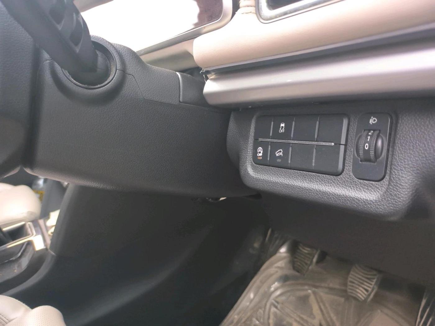 2021 Mahindra XUV700 AX 7 P MT 7 STR, Petrol, Manual, 63,207 km, interior