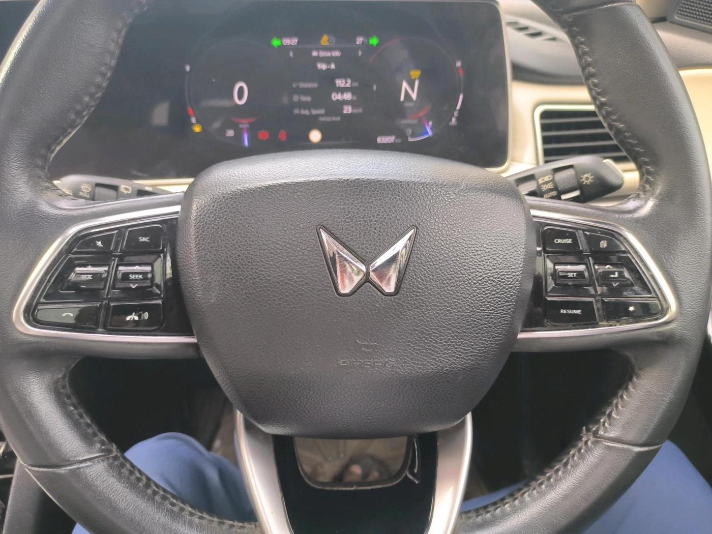 2021 Mahindra XUV700 AX 7 P MT 7 STR, Petrol, Manual, 63,207 km, interior