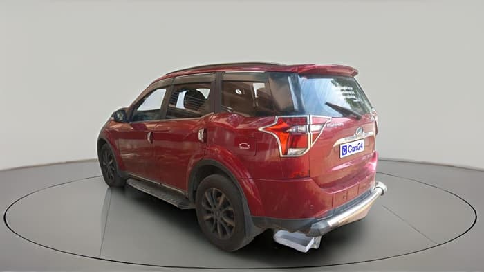 2018 Mahindra XUV500 W11, Diesel, Manual, 1,86,300 km, exterior