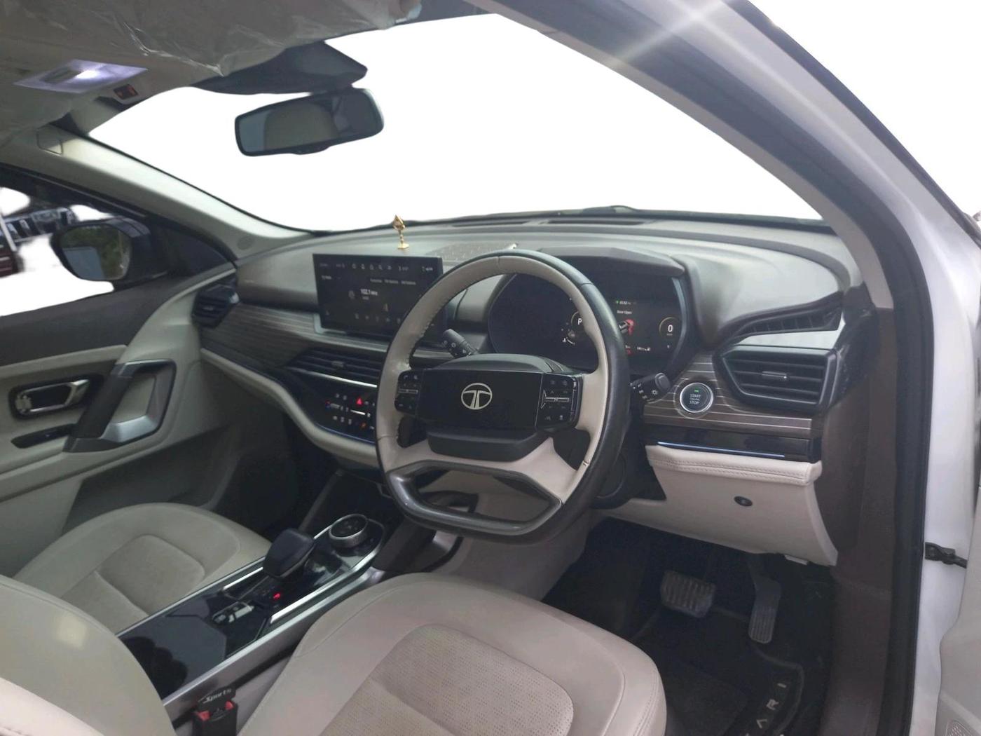 2025 Tata Safari ACCOMPLISHED PLUS DUAL TONE AT, Diesel, Automatic, 52,593 km, interior