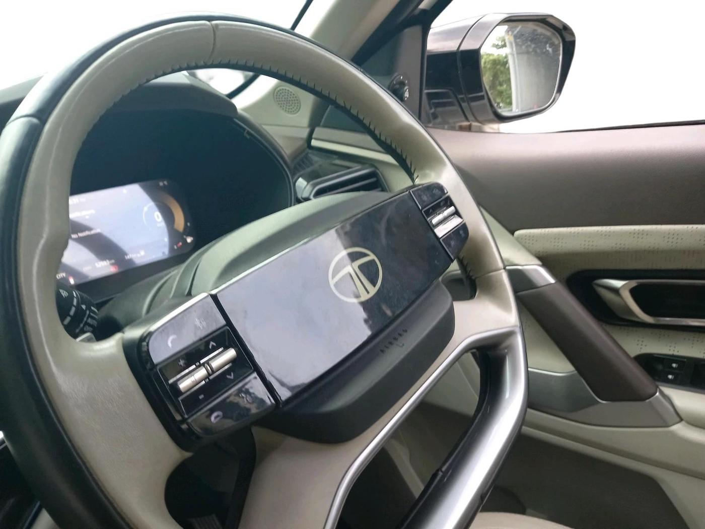 2025 Tata Safari ACCOMPLISHED PLUS DUAL TONE AT, Diesel, Automatic, 52,593 km, interior
