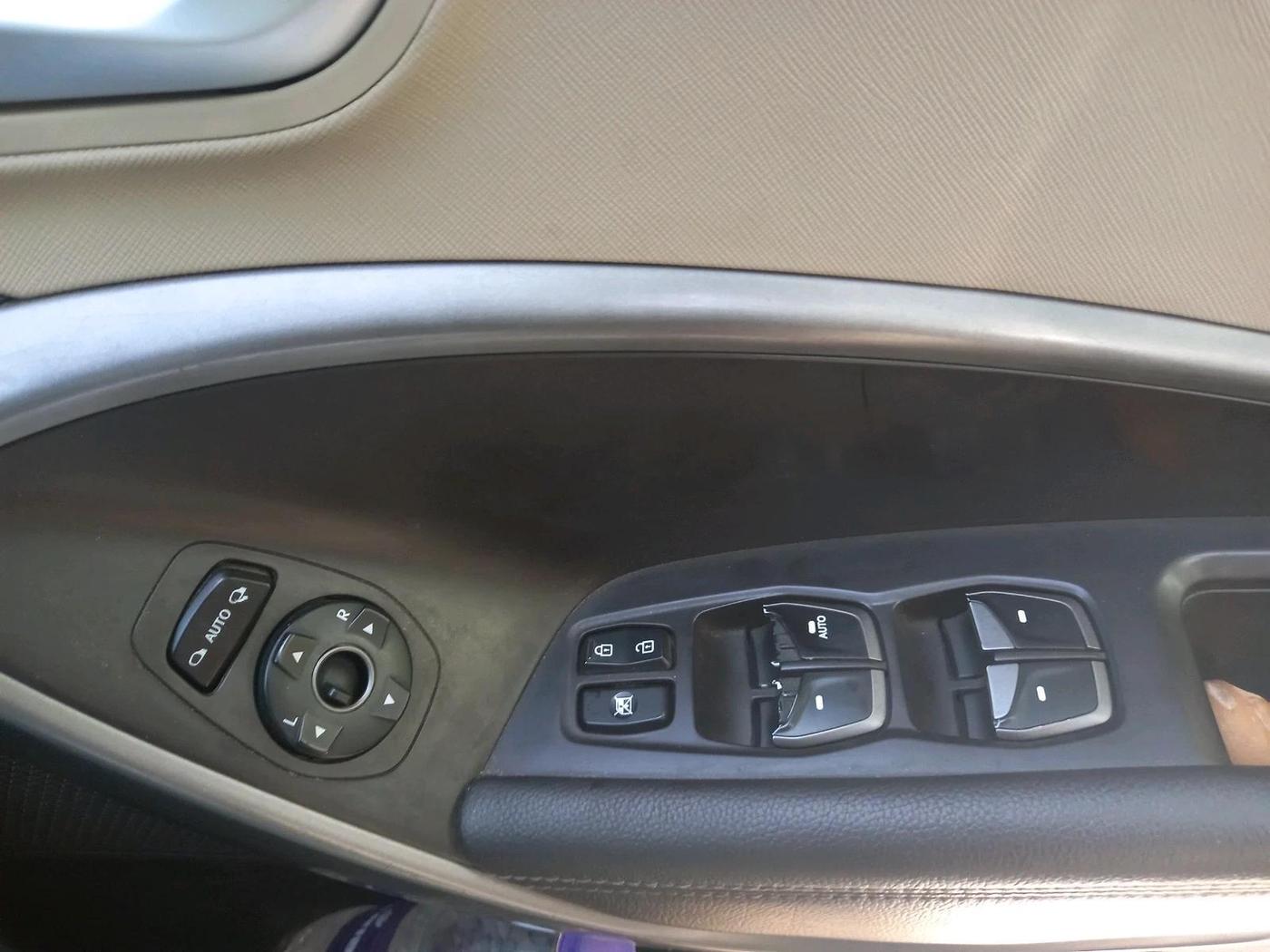 2014 Hyundai Santa Fe 4 WD AT, Diesel, Automatic, 2,62,706 km, interior