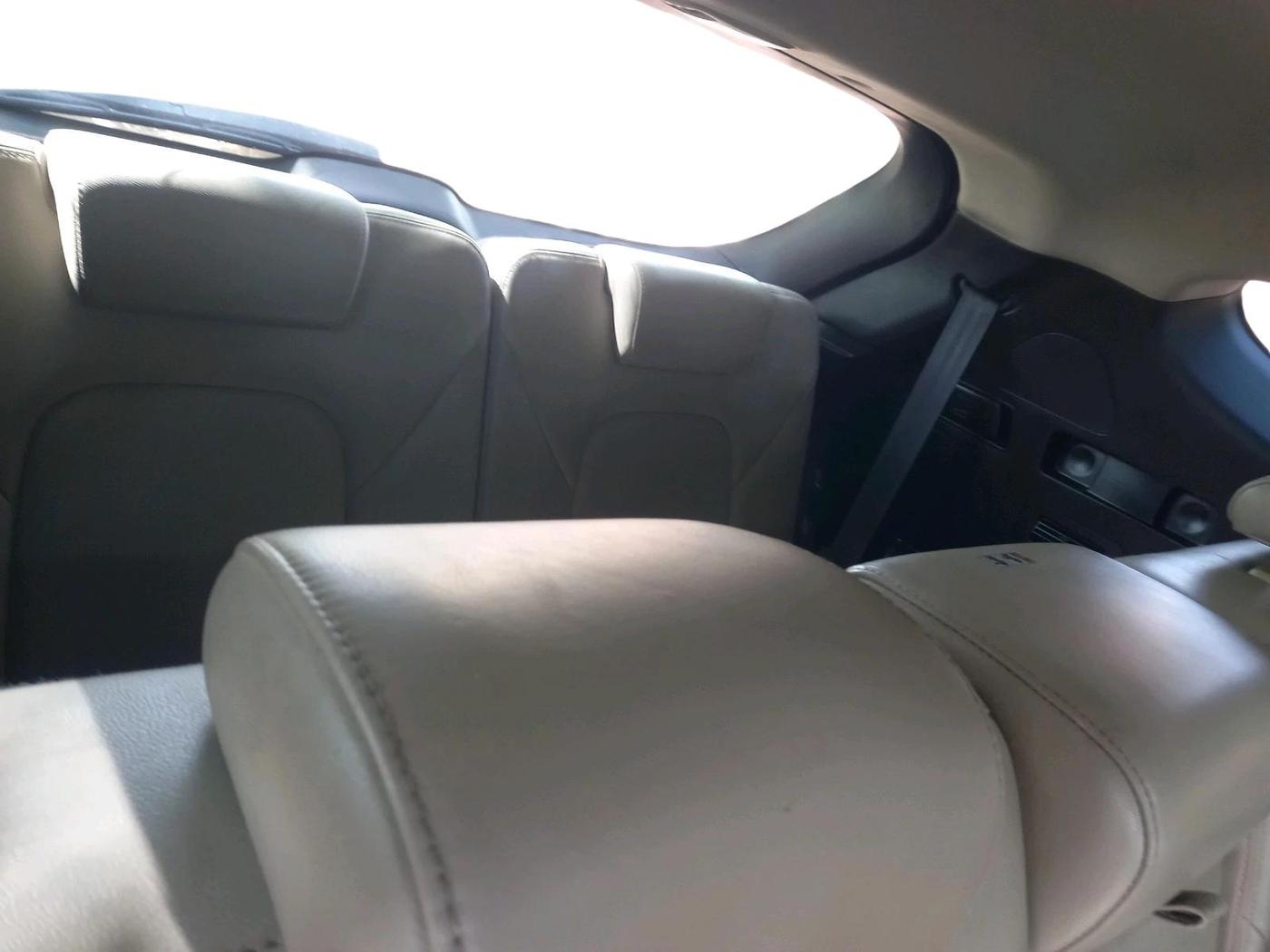 2014 Hyundai Santa Fe 4 WD AT, Diesel, Automatic, 2,62,706 km, interior