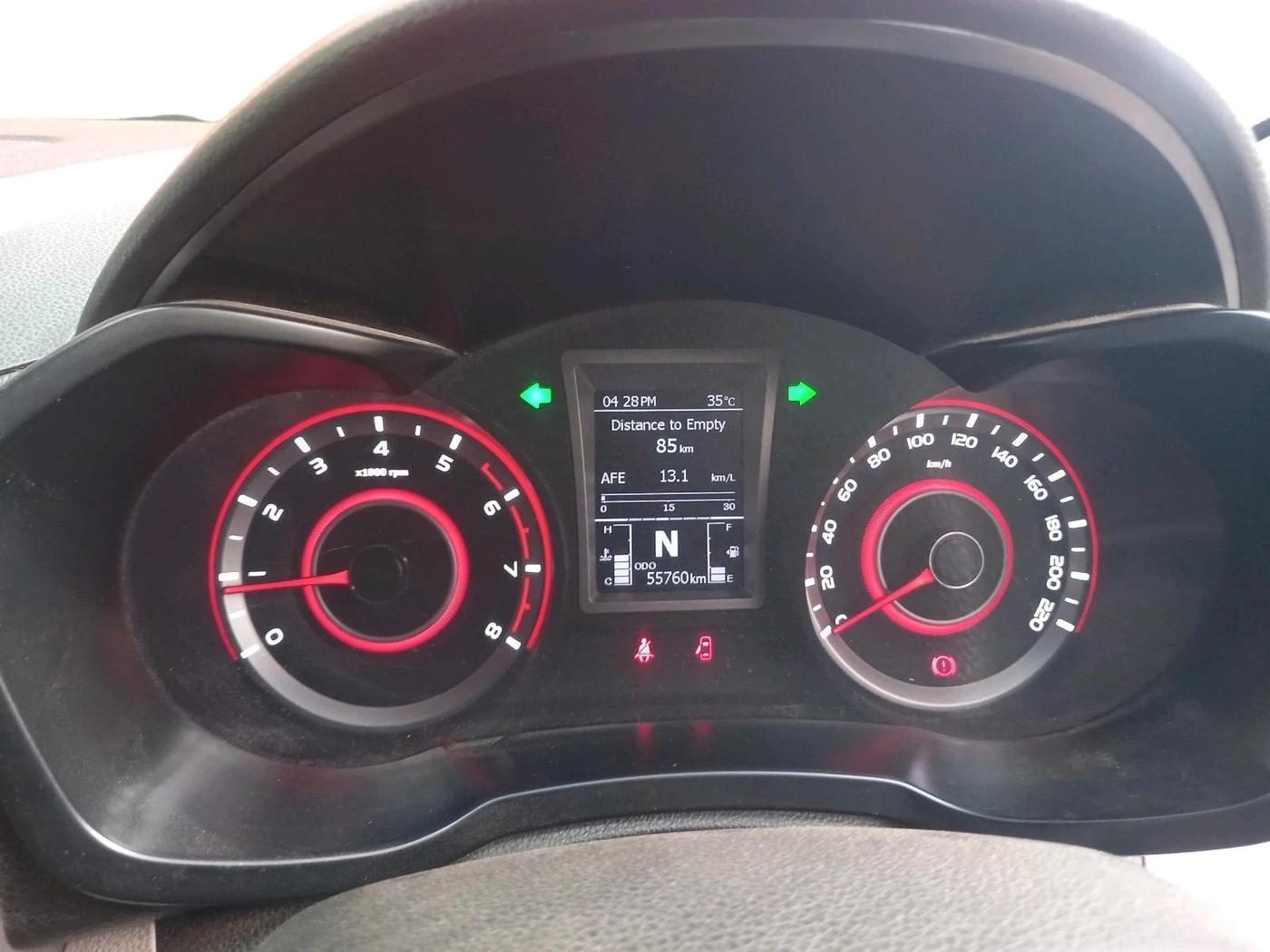 2020 Mahindra XUV300 W8 1.2 PETROL, Petrol, Manual, 55,760 km, interior