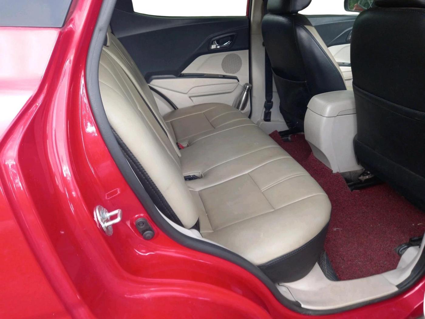 2020 Mahindra XUV300 W8 1.2 PETROL, Petrol, Manual, 55,760 km, interior