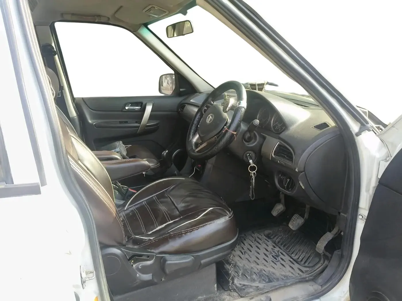2015 Tata Safari Storme 2.2 EX 4X2, Diesel, Manual, 1,51,266 km, interior