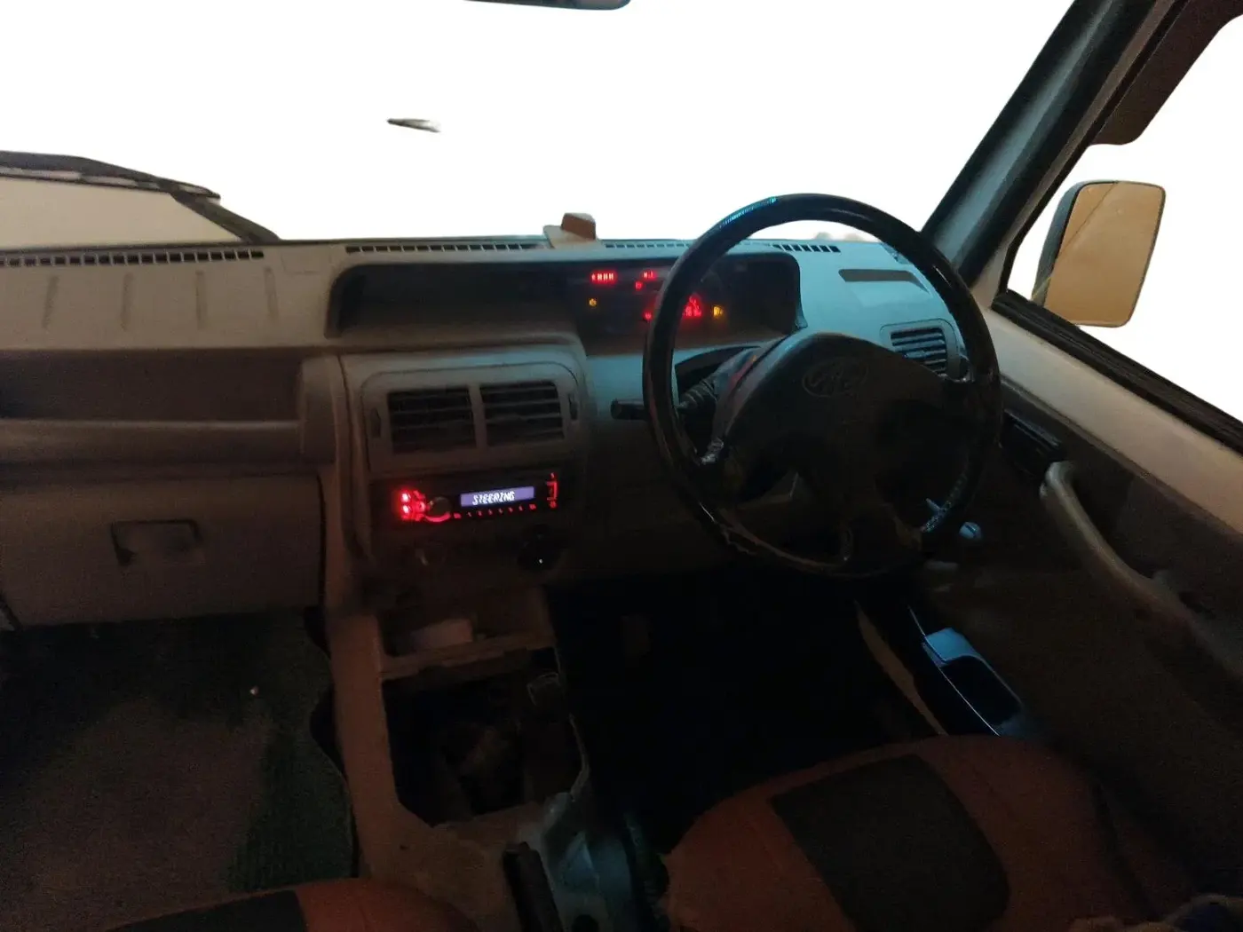 2014 Mahindra Bolero SLE BS-III, Diesel, Manual, 1,38,276 km, interior