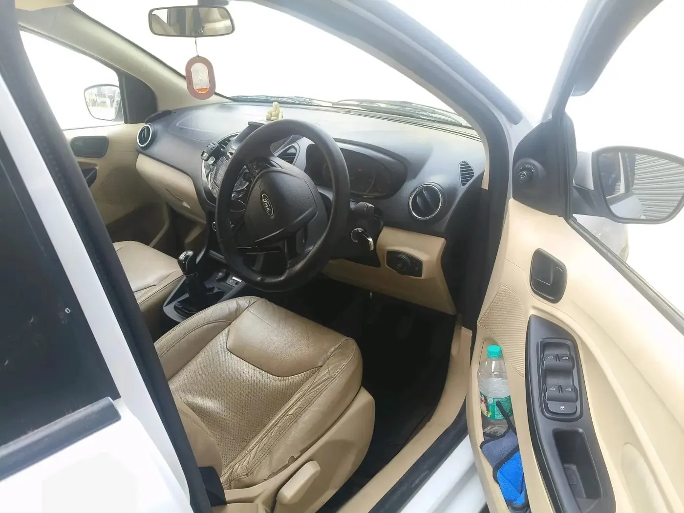 2016 Ford Figo Aspire TITANIUM 1.2 PETROL, Petrol, Manual, 77,791 km, interior