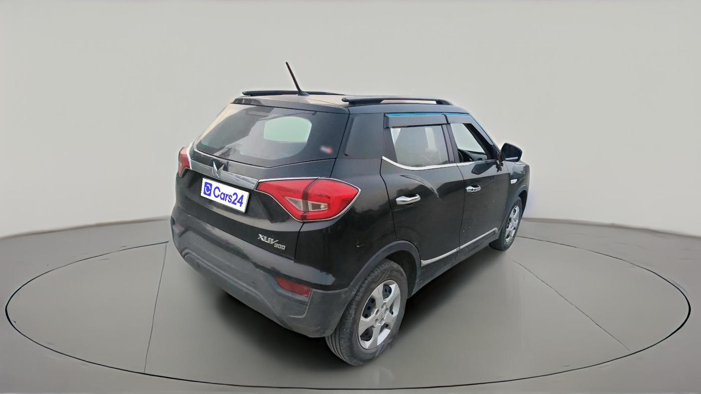 2023 Mahindra XUV300 W6 1.5 Diesel, Diesel, Manual, 44,788 km, exterior
