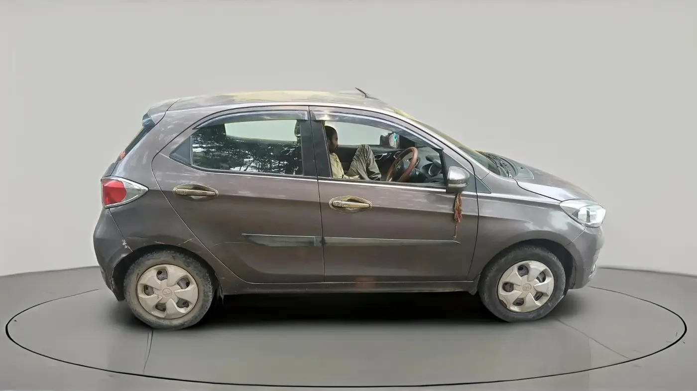 2016 Tata Tiago XZ PETROL, Petrol, Manual, 64,231 km, exterior