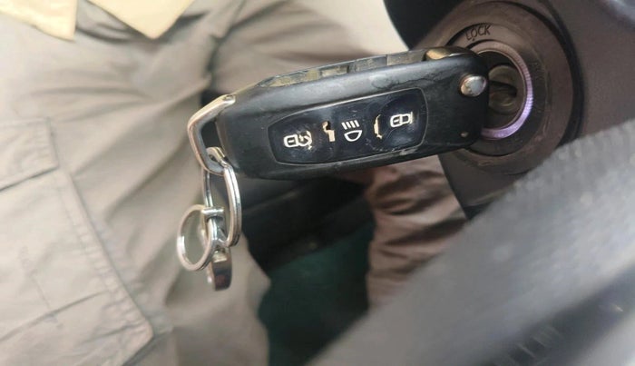 2016 Tata Tiago XZ PETROL, Petrol, Manual, 64,231 km, interior