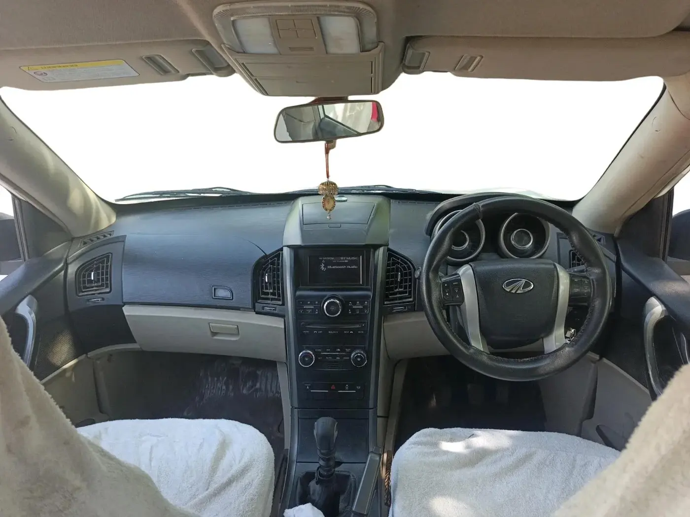 2015 Mahindra XUV500 W6, Diesel, Manual, 1,81,140 km, interior