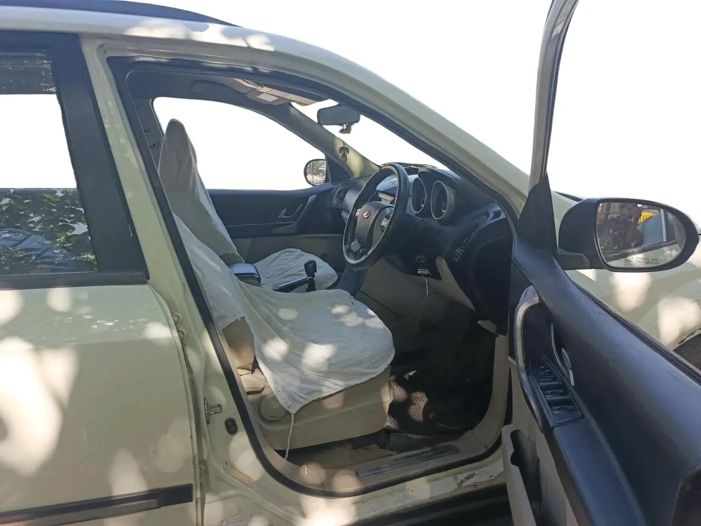 2015 Mahindra XUV500 W6, Diesel, Manual, 1,81,140 km, interior