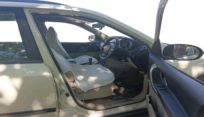 2015 Mahindra XUV500 W6, Diesel, Manual, 1,81,140 km, interior