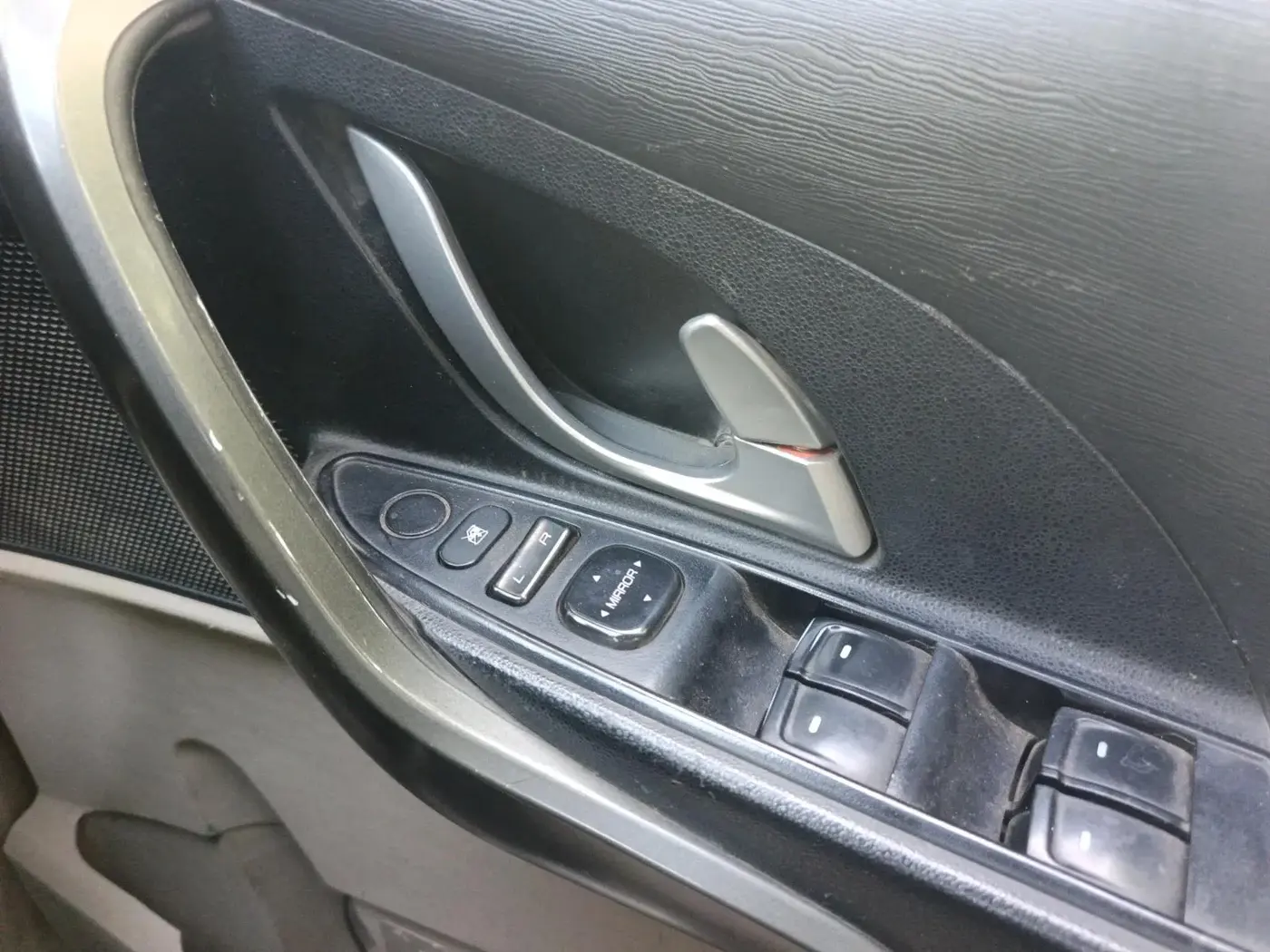 2015 Mahindra XUV500 W6, Diesel, Manual, 1,81,140 km, interior