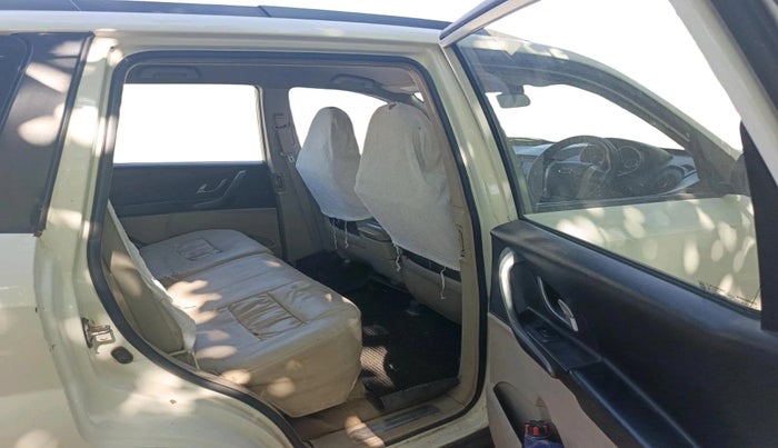 2015 Mahindra XUV500 W6, Diesel, Manual, 1,81,140 km, interior