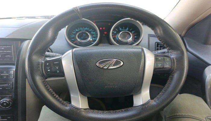 2015 Mahindra XUV500 W6, Diesel, Manual, 1,81,140 km, interior