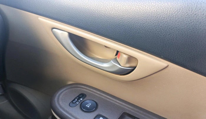 2012 Honda Brio V MT, Petrol, Manual, 71,953 km, interior