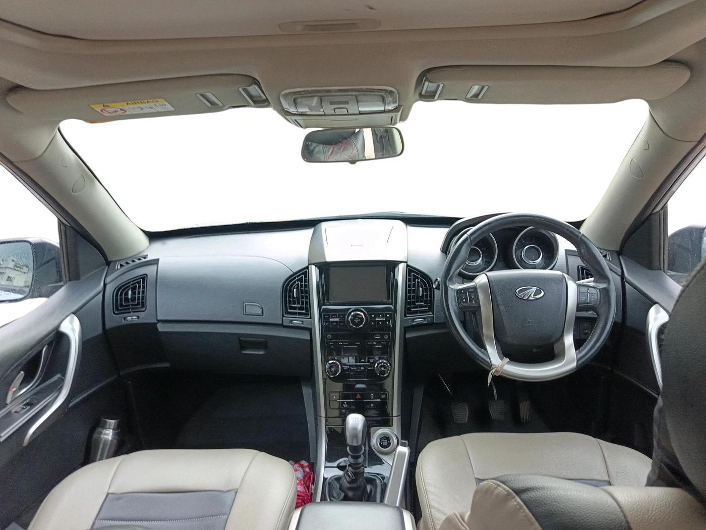 2018 Mahindra XUV500 W9, Diesel, Manual, 87,220 km, interior
