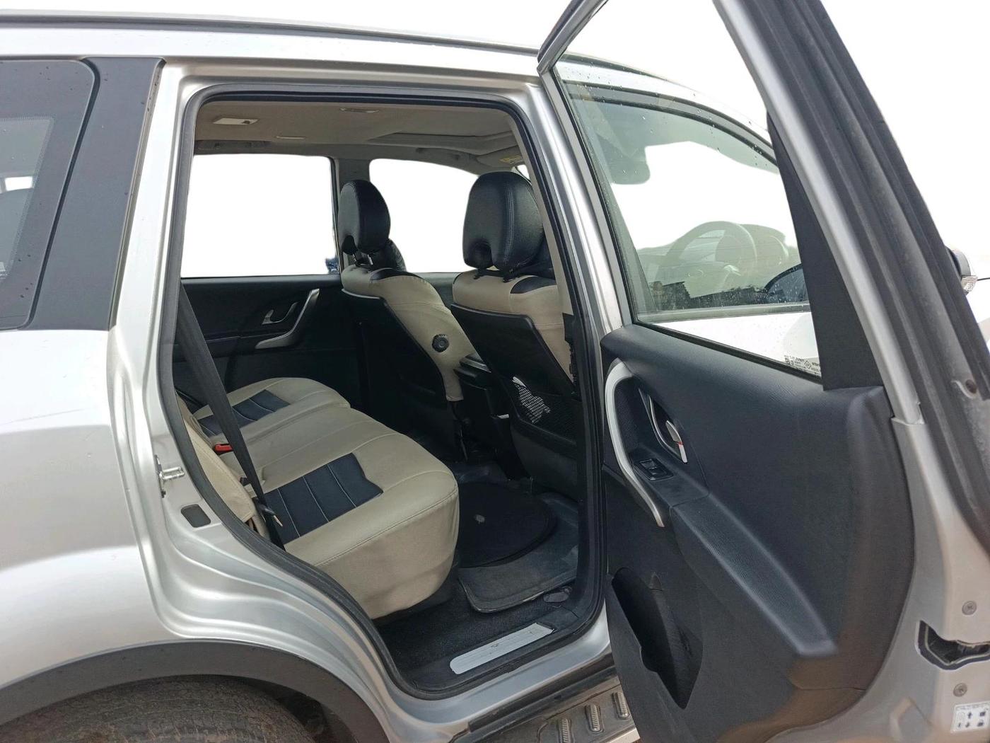 2018 Mahindra XUV500 W9, Diesel, Manual, 87,220 km, interior